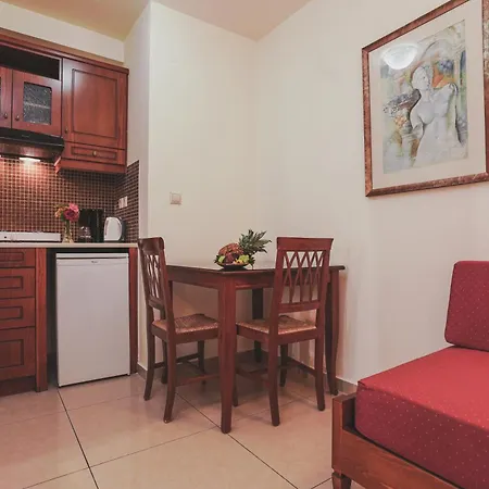 Dionyssos Village Apart-hotel *