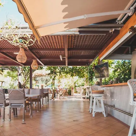 Dionyssos Village Apart-hotel *